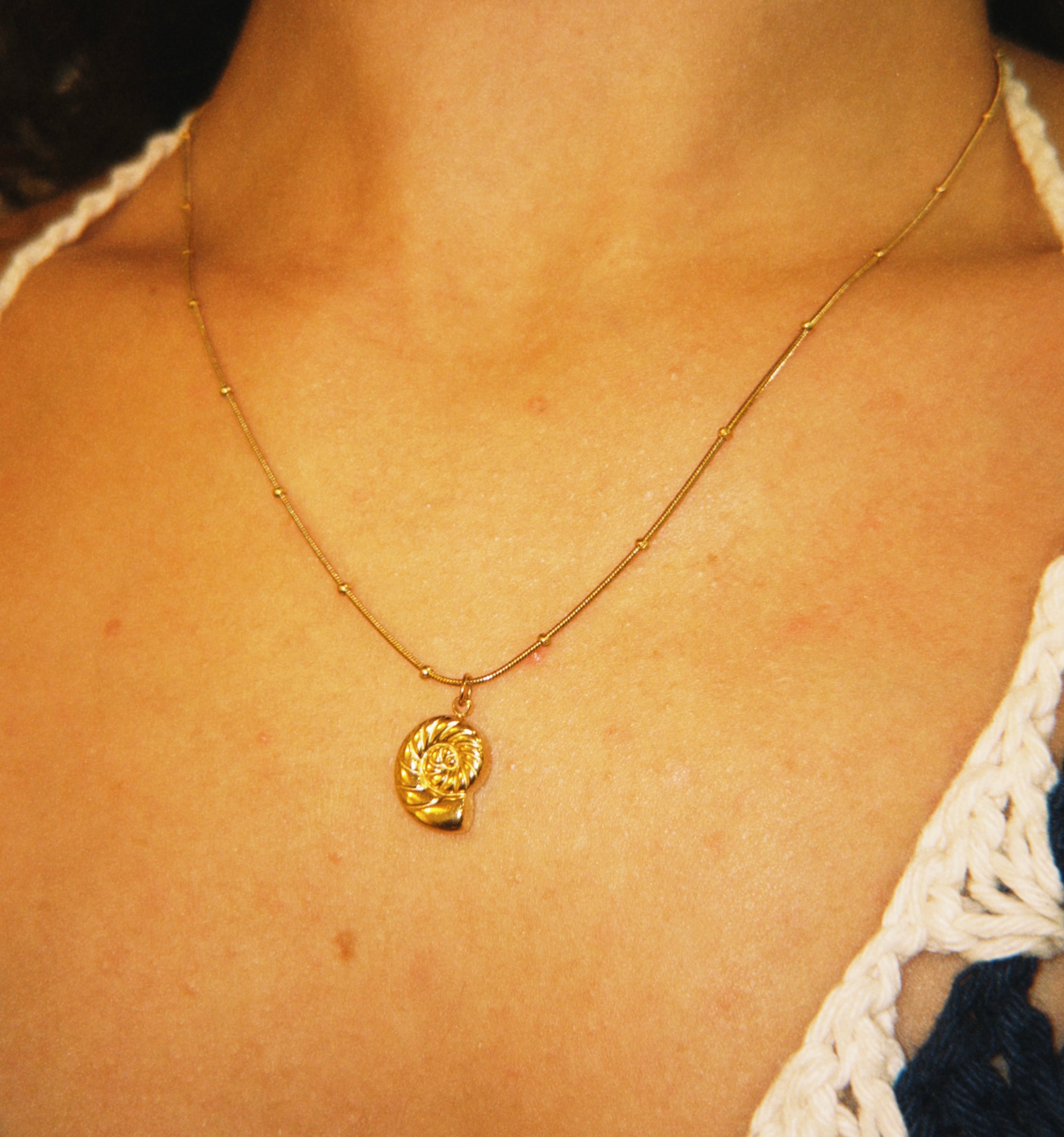 COLAR NAUTILUS – Gold Plated Seashell Pendant Necklace