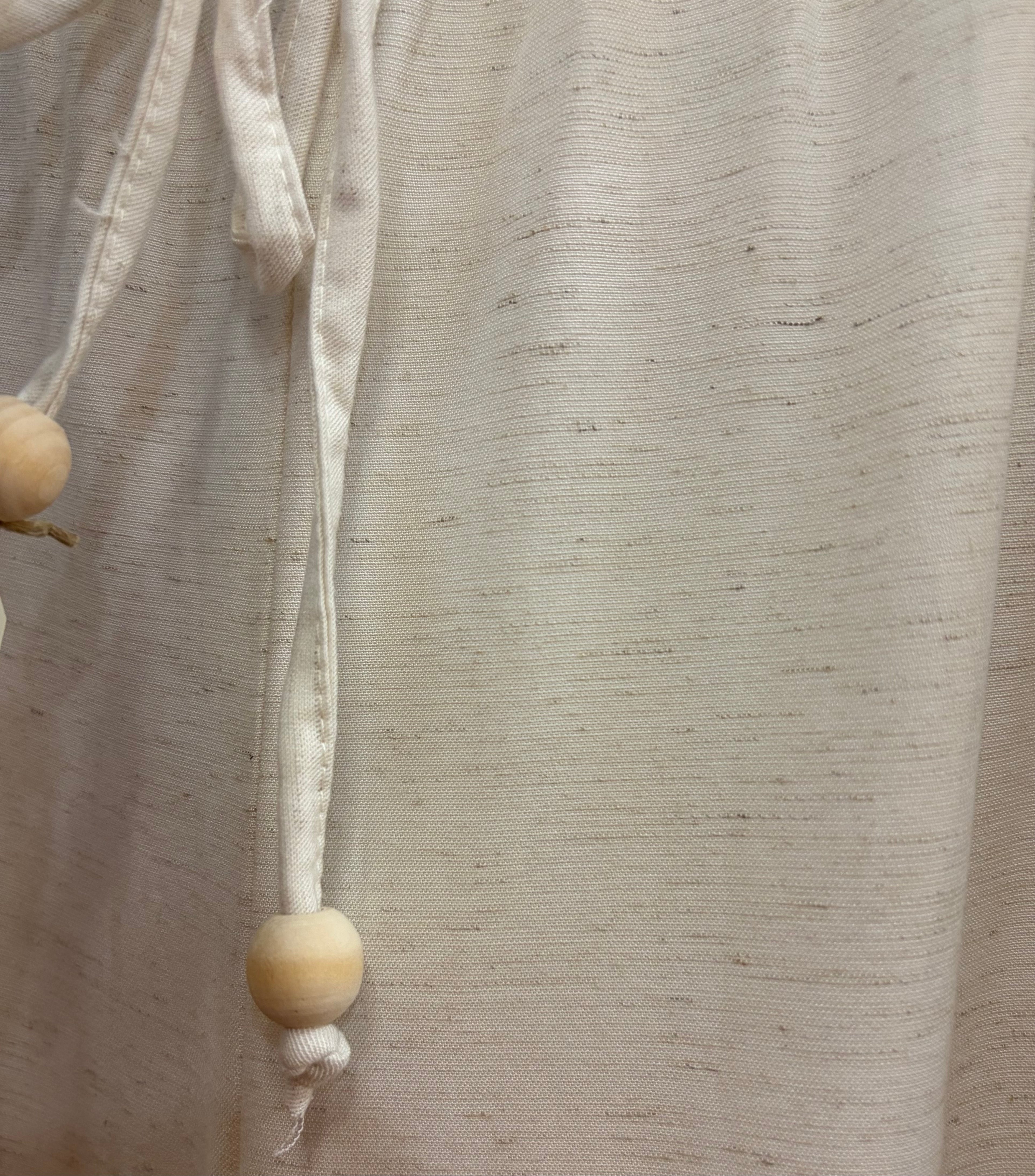 CALÇA AREIA – Off-White Wide-Leg Pants & Wooden Bead Detail