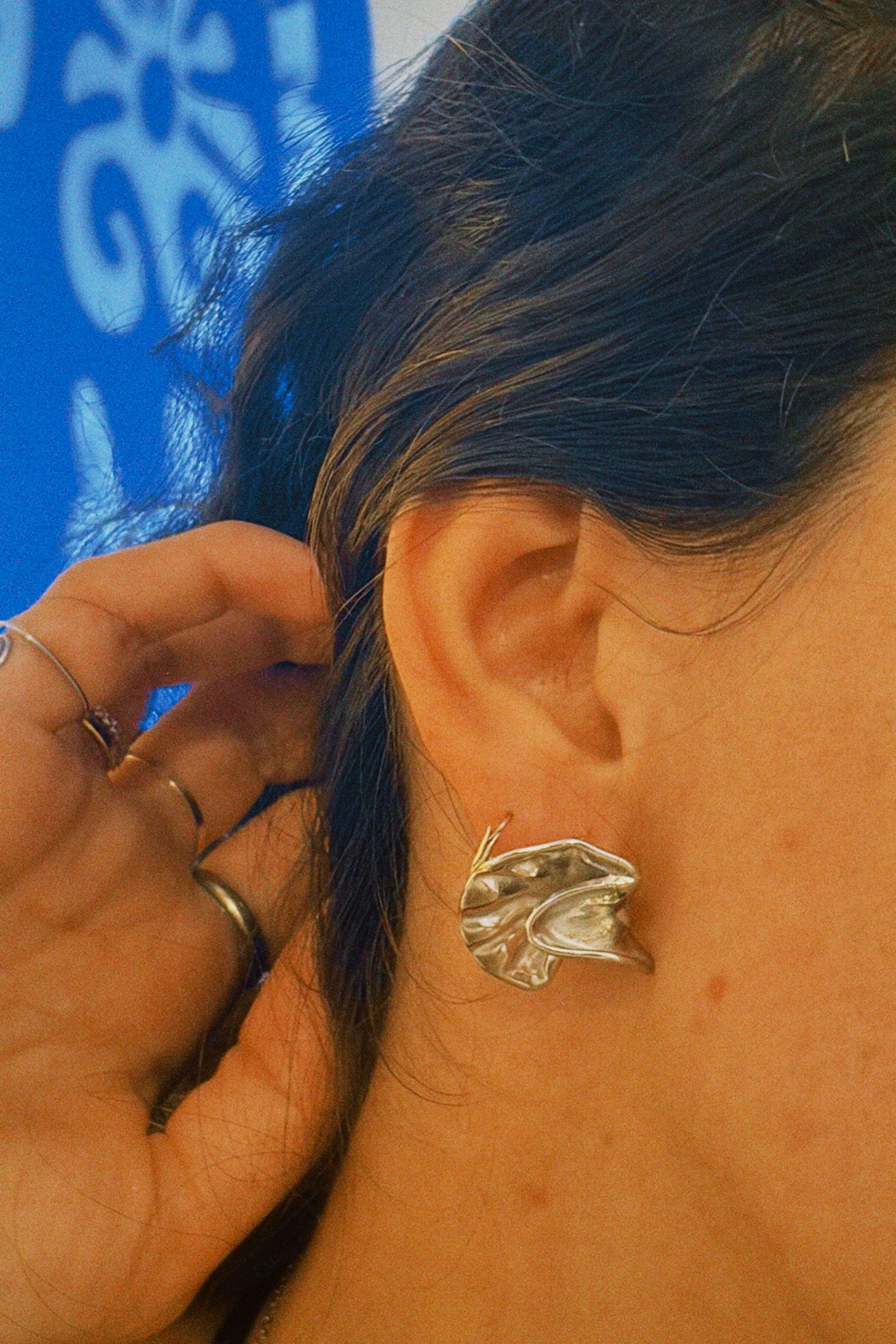 BRINCOS OSTRA – Textured Stainless Steel Oyster Earrings