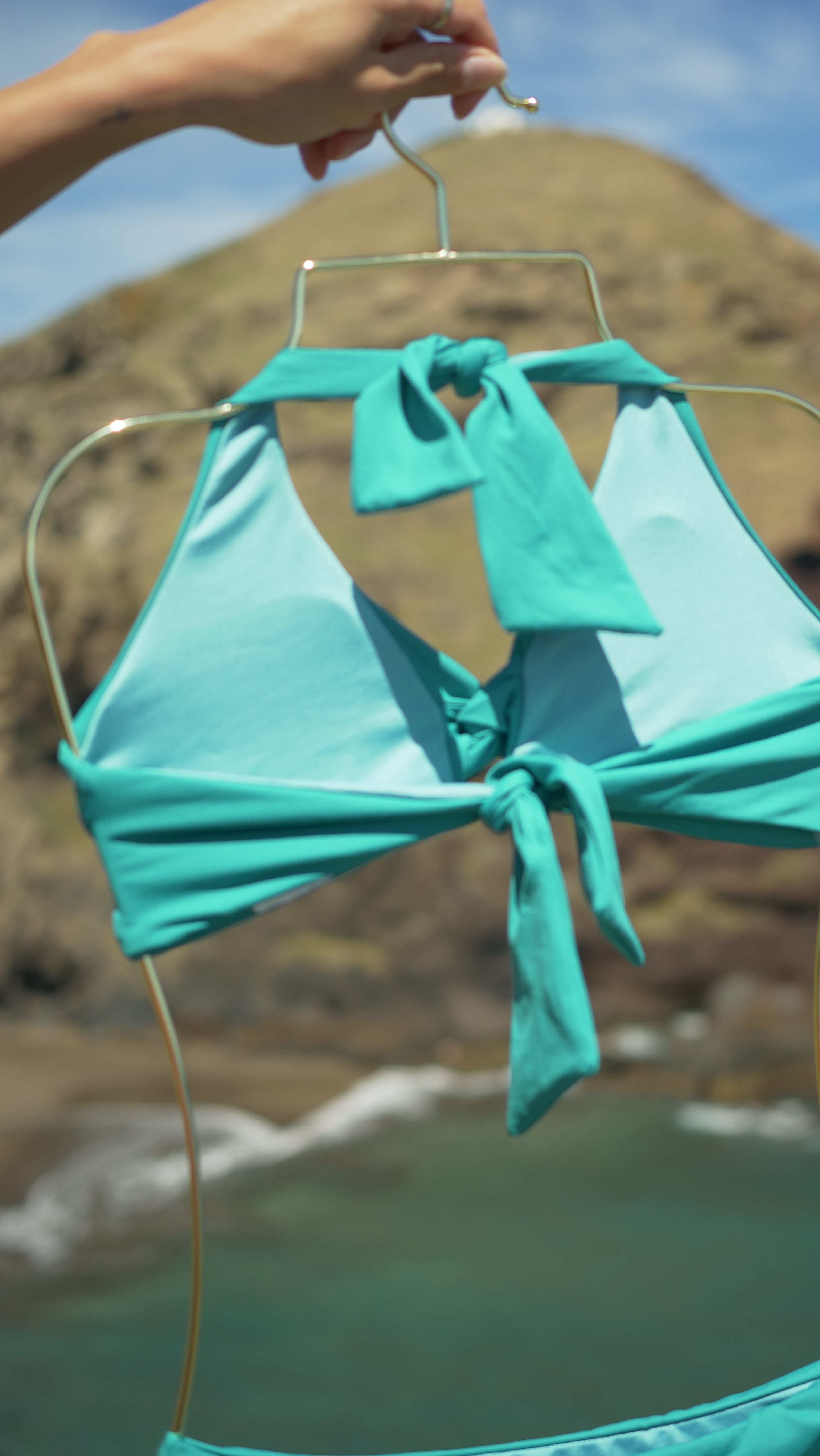 BIQUÍNI MARAGOGI – Lace-Up Front Top & High-Waisted Hot Pant