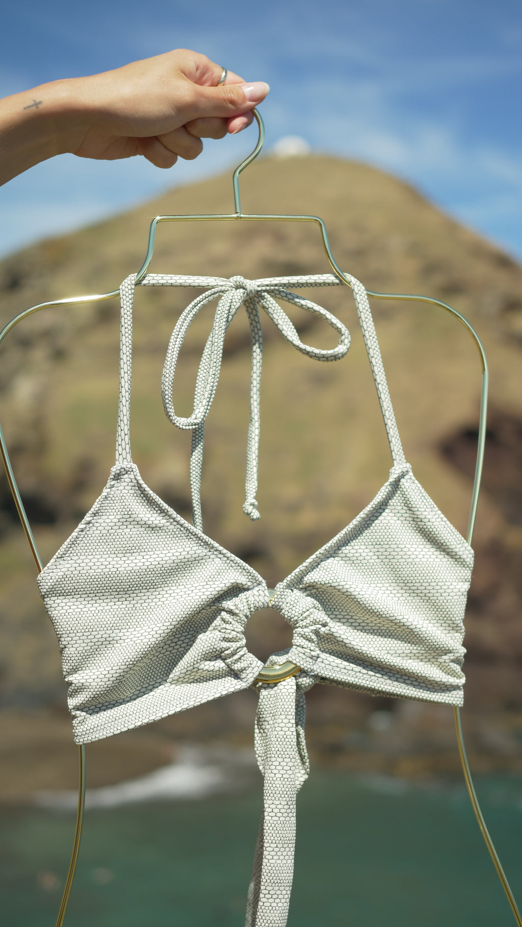 BIQUÍNI JUQUEHY – O-Ring Detail & High Leg Swimwear Off White