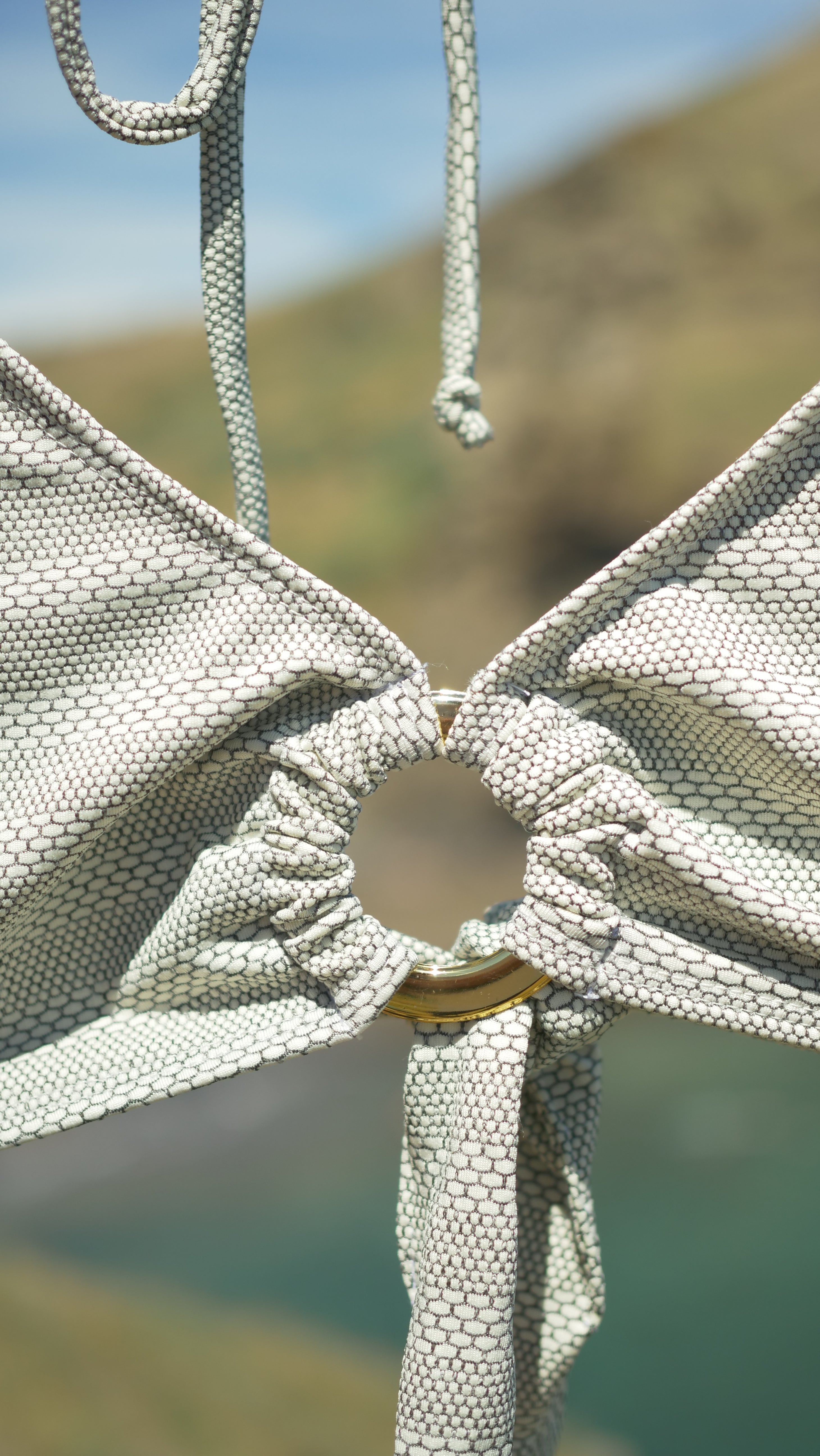 BIQUÍNI JUQUEHY – O-Ring Detail & High Leg Swimwear Off White