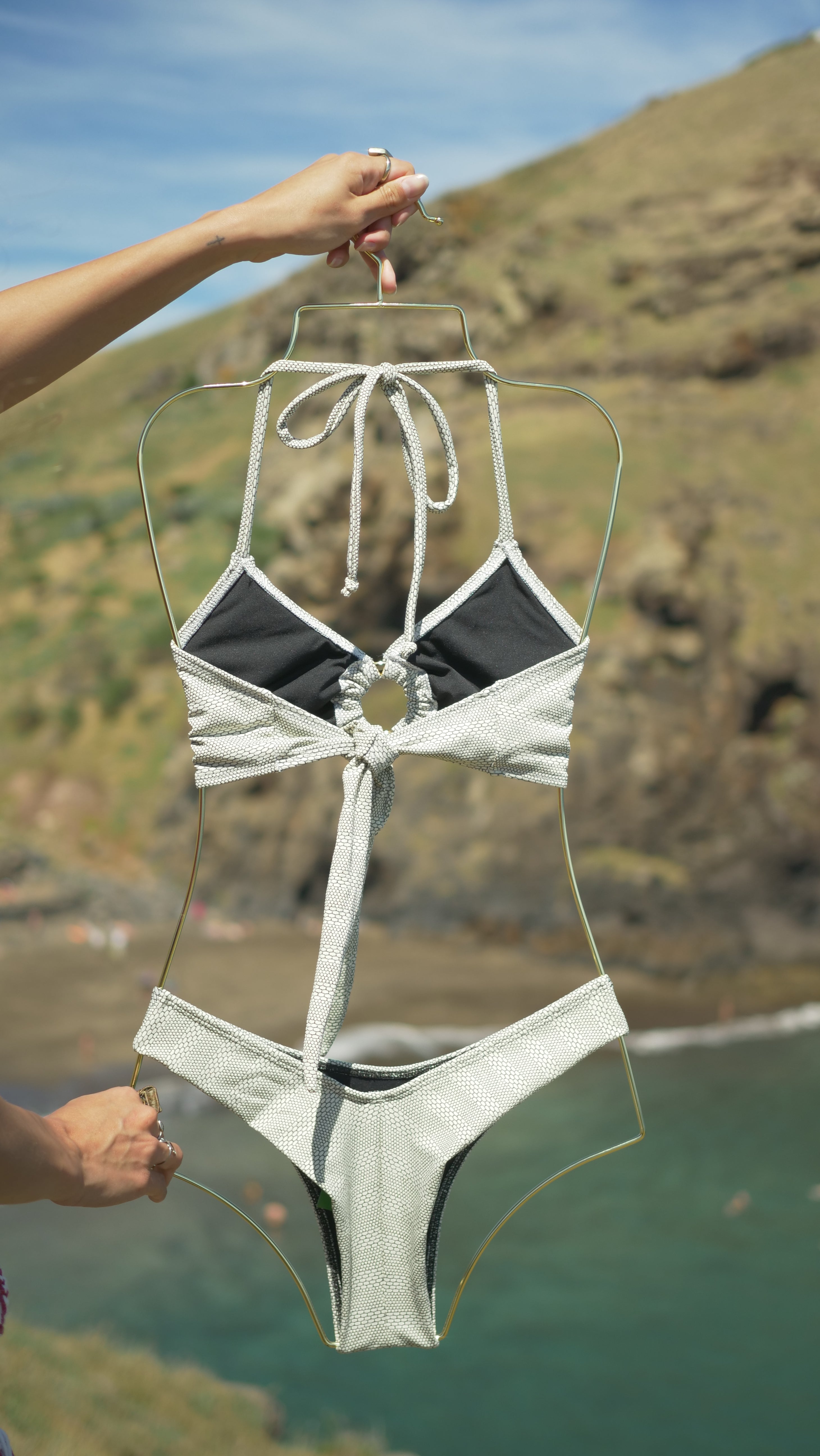 BIQUÍNI JUQUEHY – O-Ring Detail & High Leg Swimwear Off White