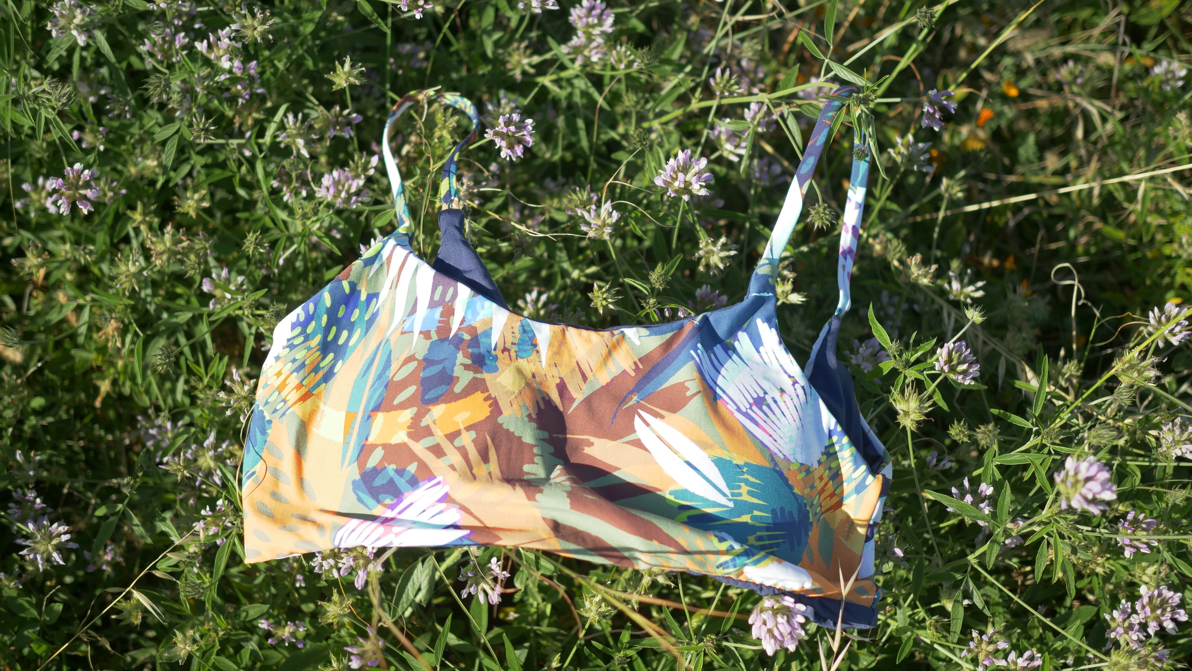 BIQUÍNI TIJUCA – High-Waisted Hot Pant & Tropical Print
