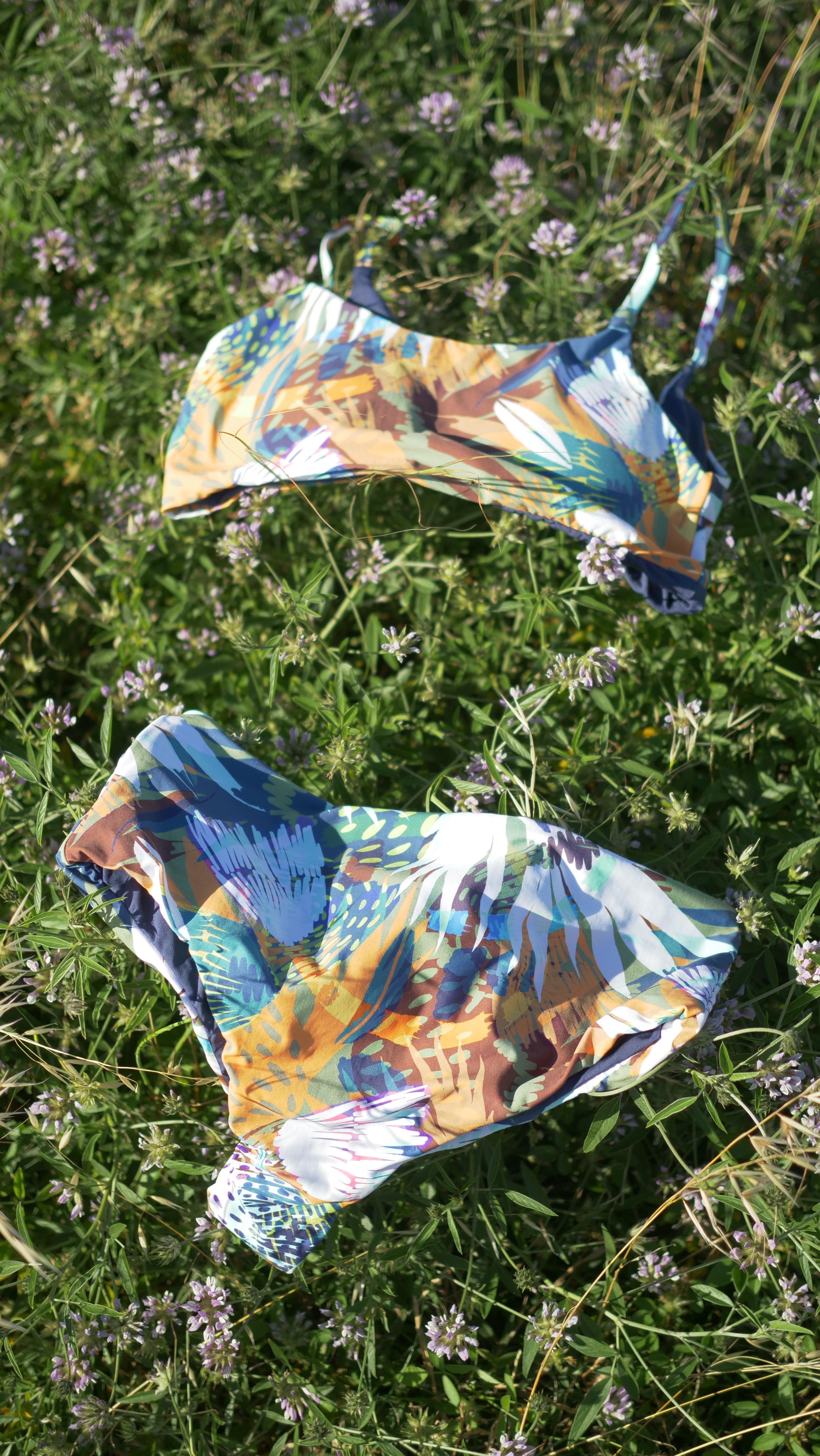 BIQUÍNI TIJUCA – High-Waisted Hot Pant & Tropical Print