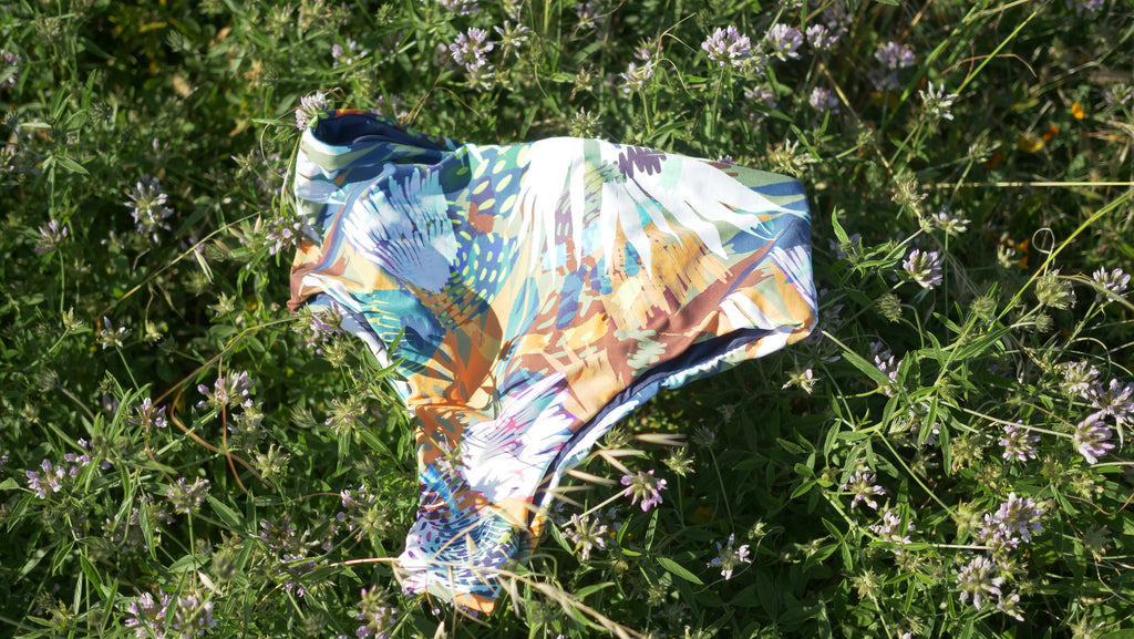 BIQUÍNI TIJUCA – High-Waisted Hot Pant & Tropical Print