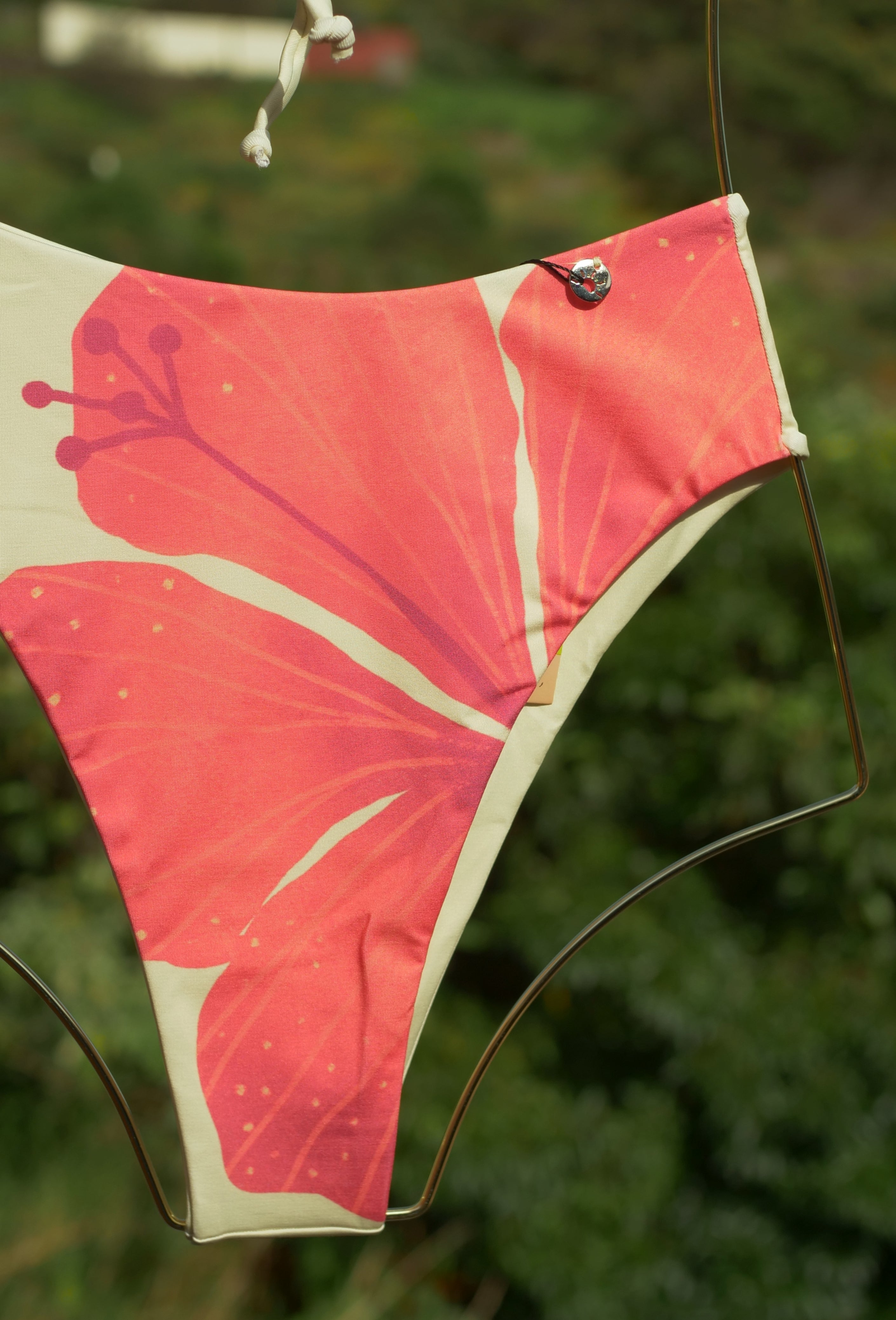BIQUÍNI NORONHA – Asymmetric Bandeau & High-Waist Hot Pant