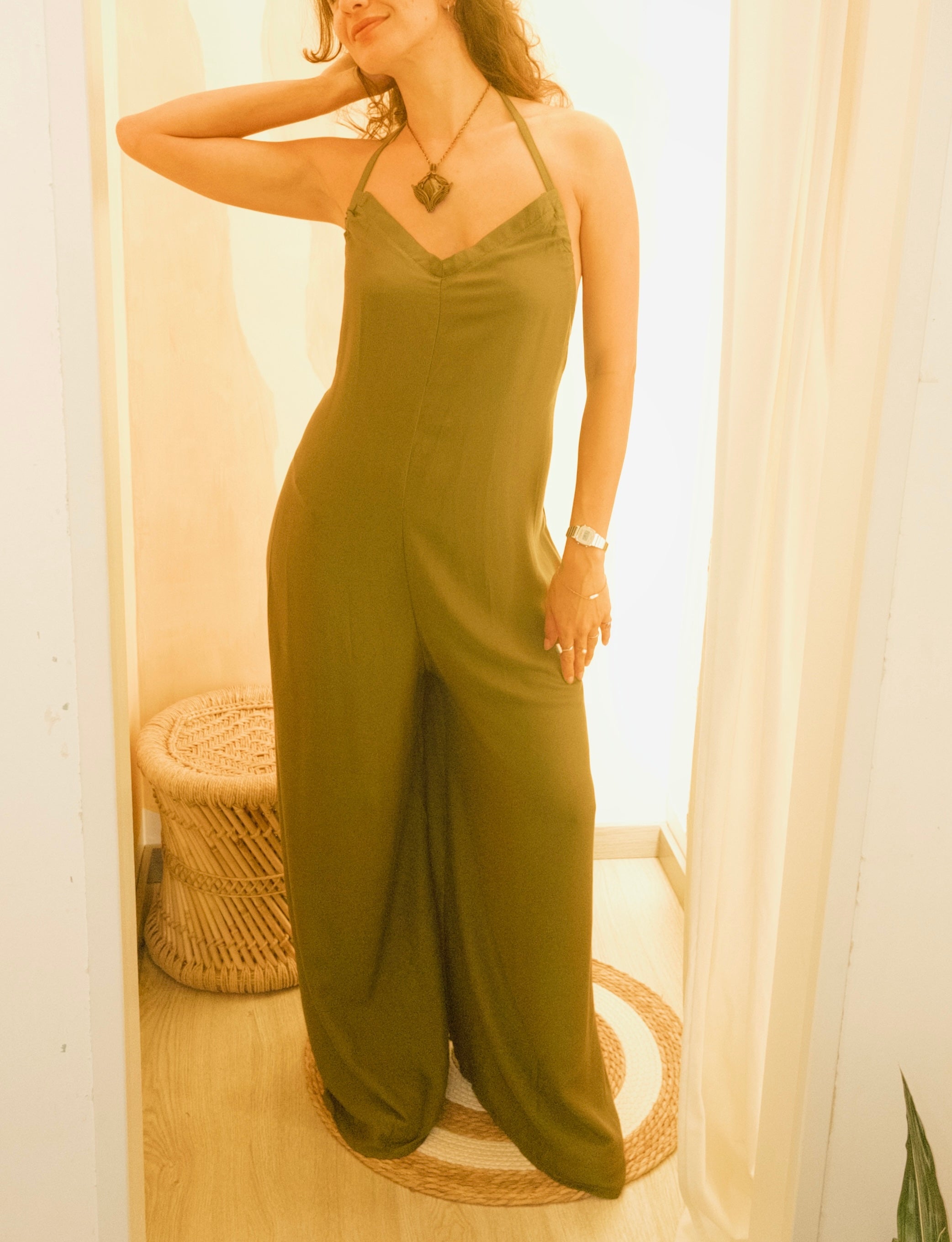 MACACÃO OLIVA – Halter Neck Wide-Leg Jumpsuit & Open Back